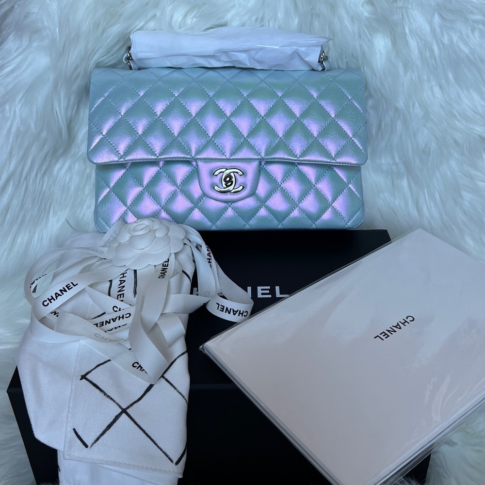 21K Chanel Classic Double Flap Quilted Diamond Medium Bag Iridescent Light Blue - Picture 3 of 7